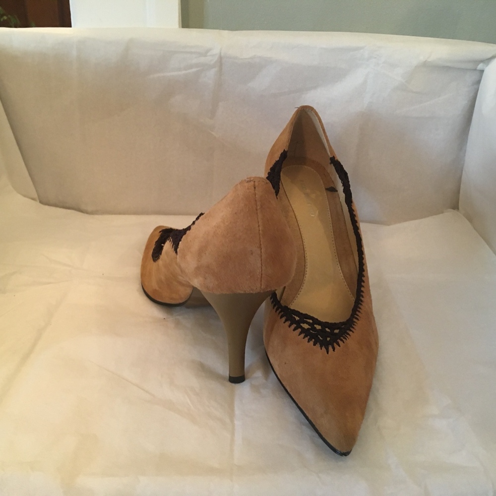 SHOES - Picture 2 of 7